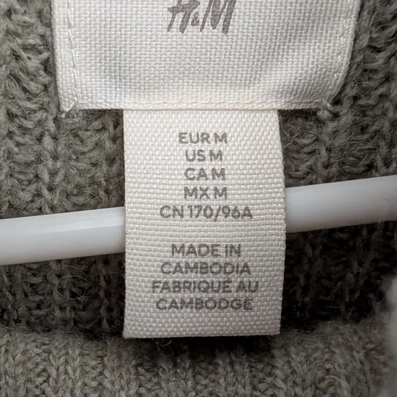✨SOLD✨ H&M Light Green/Gray Knit Sweater, Size M - Picture 3 of 3